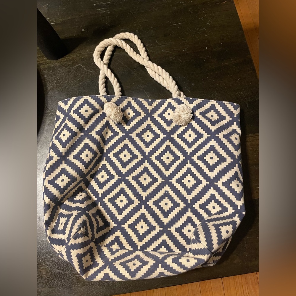 Canvas Tote with magnetic closure